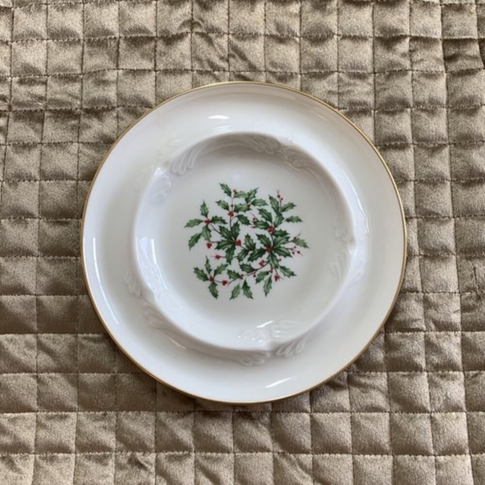 Lenox Holiday Holly Berry China 24 Carat Gold Trimmed Ivory 8" Ashtray Christmas